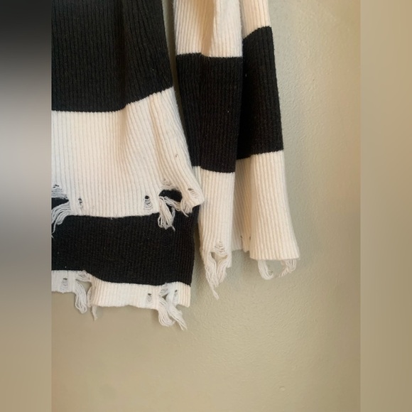 Mazik distressed holes sweater large stripes crew neck - Picture 5 of 10